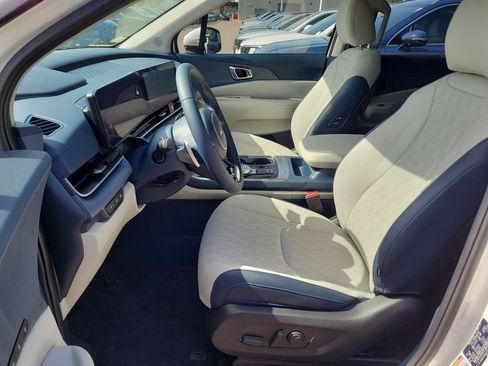 New 2026 Kia Carnival EX FWD image 22