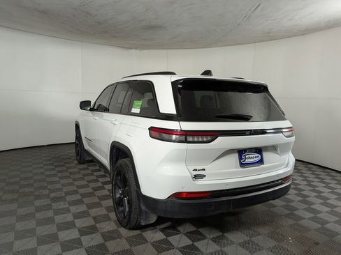 Certified 2024 Jeep Grand Cherokee Altitude image 6
