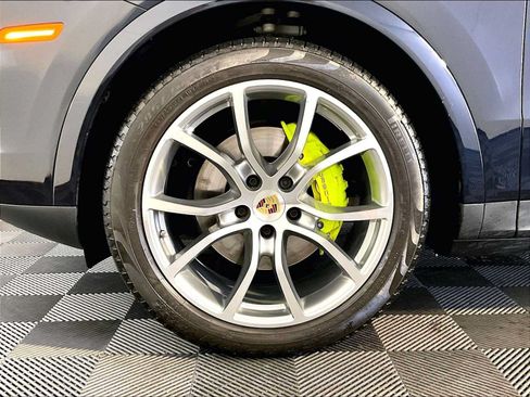 Used 2023 Porsche Cayenne AWD/4WD image 11
