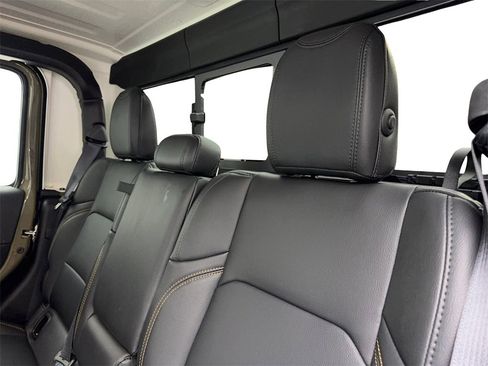 Used 2025 Jeep Gladiator Sport w/ Premium Package image 37