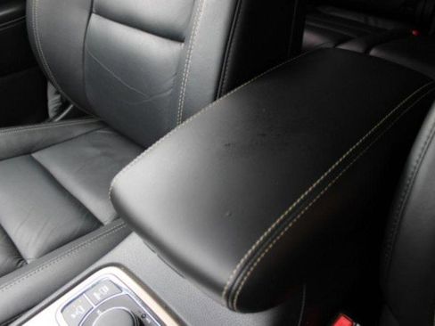 Used 2017 Jeep Grand Cherokee Limited image 34