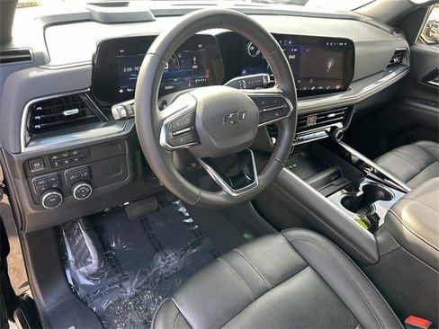 Used 2025 Chevrolet Suburban RST image 9