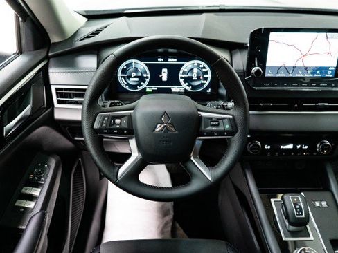 New 2025 Mitsubishi Outlander SE image 22