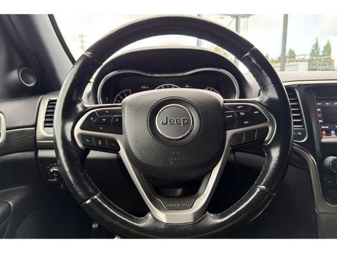 Used 2020 Jeep Grand Cherokee Laredo image 25