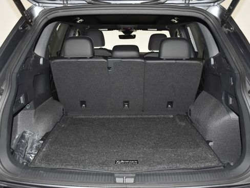 Used 2024 Volkswagen Tiguan SE R-Line image 31