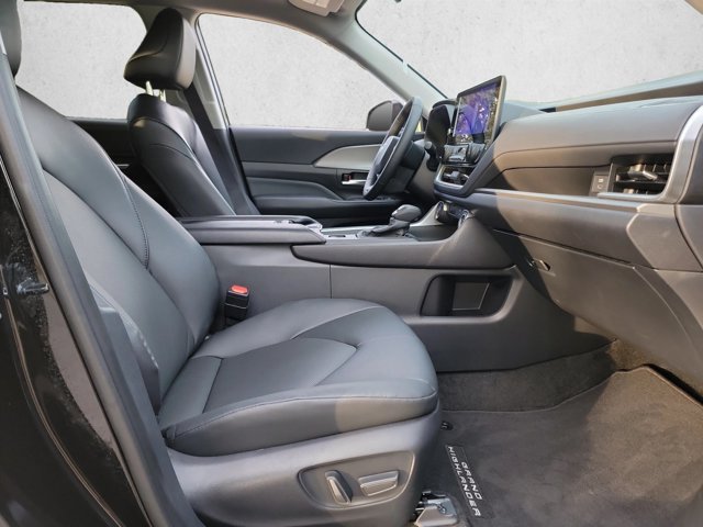 Used 2026 Toyota Grand Highlander FWD image 25