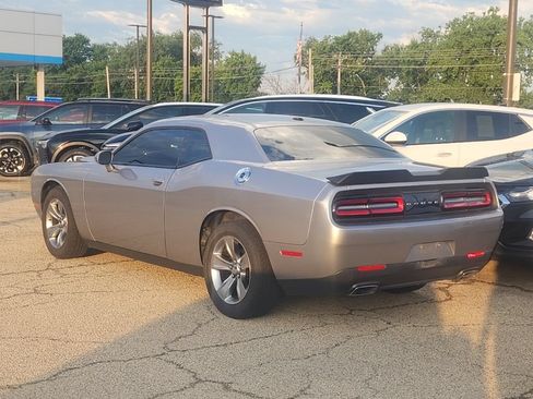 Used 2016 Dodge Challenger SXT RWD image 2