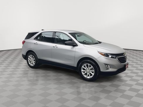 Used 2018 Chevrolet Equinox LS image 33