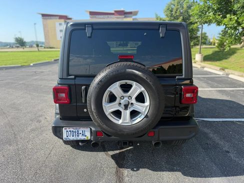 Used 2019 Jeep Wrangler Unlimited Sport S AWD/4WD image 4