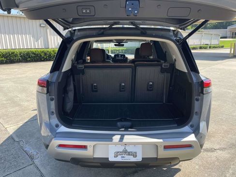 Used 2024 Nissan Pathfinder Platinum FWD image 10
