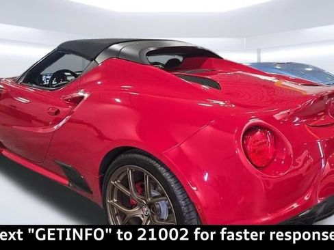 Used 2018 Alfa Romeo 4C Spider RWD image 3