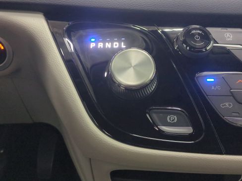 Certified 2022 Chrysler Voyager LX image 20