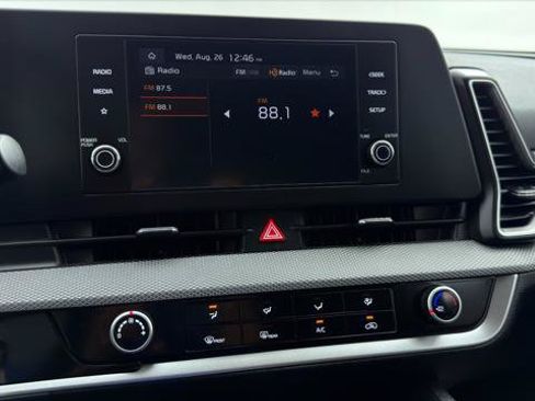 Used 2025 Kia Sportage LX FWD image 31