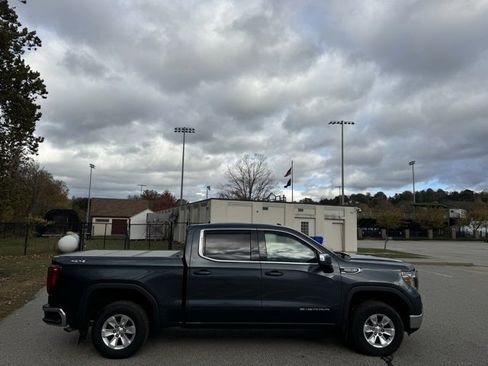 Used 2021 GMC Sierra 1500 SLE w/ Snow Plow Prep Package image 4
