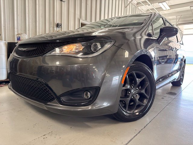 Used 2018 Chrysler Pacifica Touring Plus w/ S Appearance Package FWD image 32