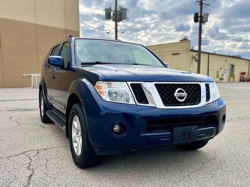 Used 2010 Nissan Pathfinder SE image 10