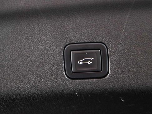 Used 2023 Chevrolet Tahoe Z71 w/ Luxury Package image 35