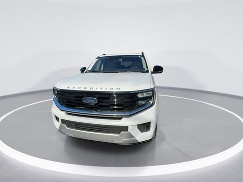 Used 2025 Ford Expedition Platinum AWD/4WD image 3