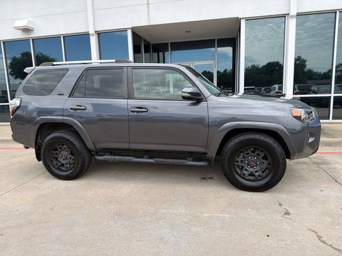 Used 2022 Toyota 4Runner SR5 Premium w/ Moonroof Package RWD image 5