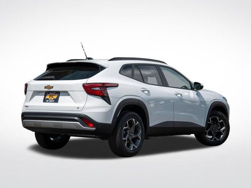 New 2026 Chevrolet Trax LT w/ Sunroof Package FWD image 8