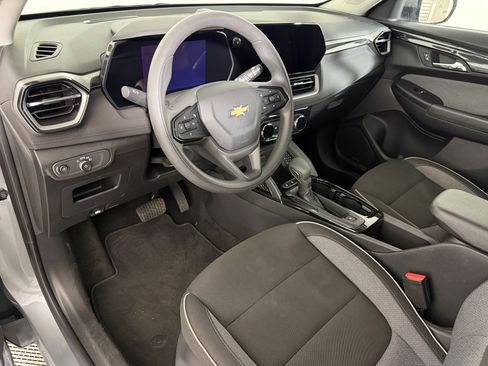 Used 2024 Chevrolet TrailBlazer LT FWD image 3