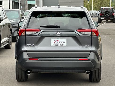 Used 2025 Toyota RAV4 XLE AWD/4WD image 5