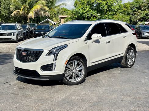 Used 2025 Cadillac XT5 Premium Luxury w/ Technology Package FWD image 4
