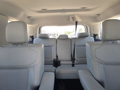 Used 2025 Ford Expedition Platinum w/ Driver's Package AWD/4WD image 15
