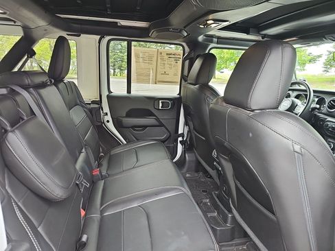 Used 2023 Jeep Wrangler Unlimited Sahara w/ Cold Weather Group AWD/4WD image 18