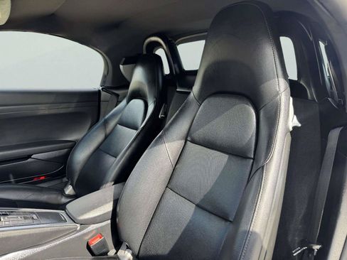 Used 2018 Porsche 718 Boxster RWD image 21