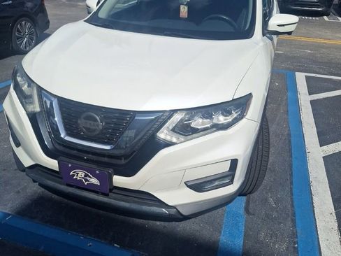 Used 2019 Nissan Rogue SL w/ Premium Package image 2