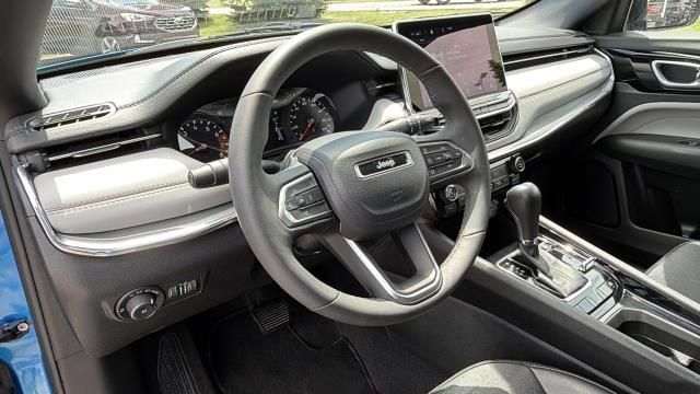 Used 2023 Jeep Compass Limited AWD/4WD image 10