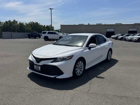 Used 2019 Toyota Camry LE FWD image 5