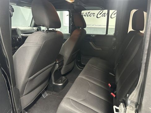 Used 2018 Jeep Wrangler Unlimited Sport S image 3