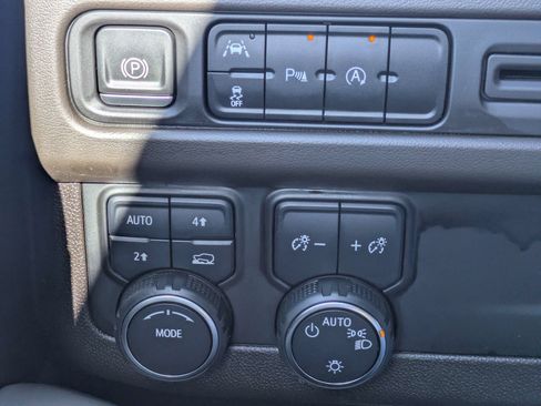 Used 2023 Chevrolet Suburban LS AWD/4WD image 28