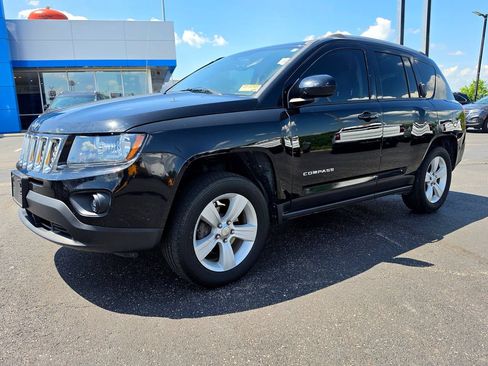 Used 2017 Jeep Compass Latitude AWD/4WD image 2