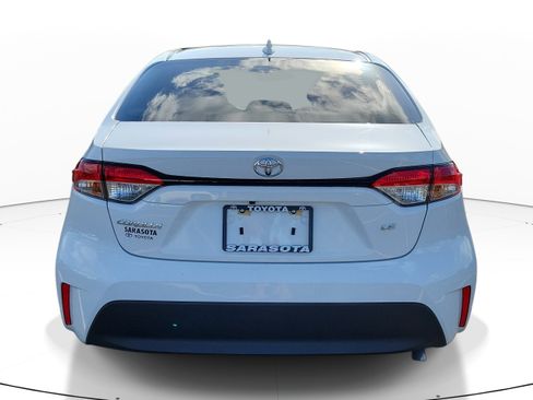 Used 2025 Toyota Corolla LE FWD image 5