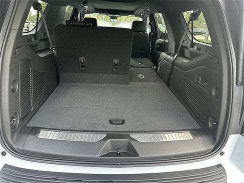 New 2026 Chevrolet Suburban High Country image 14