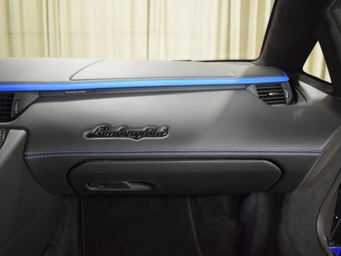 Used 2019 Lamborghini Aventador S image 22