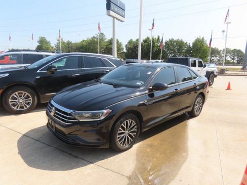 Used 2019 Volkswagen Jetta SEL FWD image 2