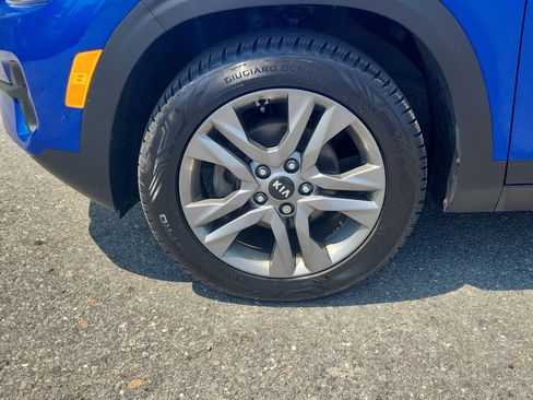 Used 2021 Kia Seltos S FWD image 12
