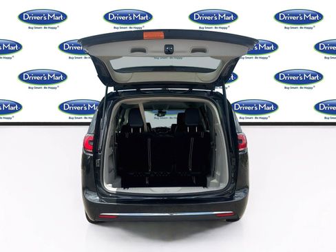 Used 2023 Chrysler Pacifica Touring-L FWD image 25