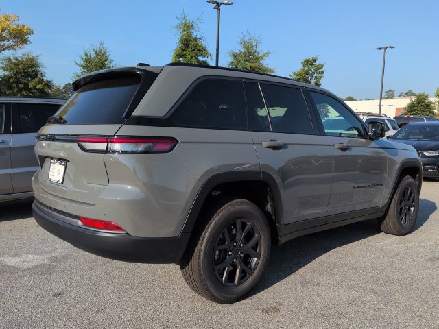 New 2027 Jeep Grand Cherokee Altitude RWD image 4