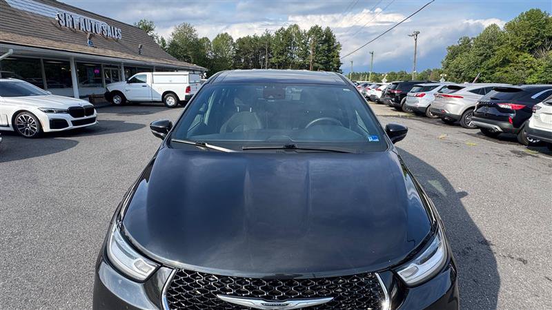 Used 2024 Chrysler Pacifica Touring FWD image 19