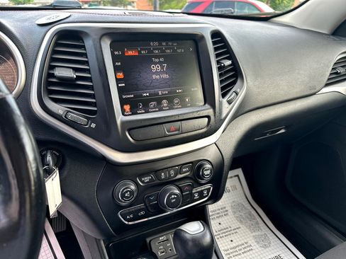 Used 2016 Jeep Cherokee Trailhawk w/ Cold Weather Group image 13