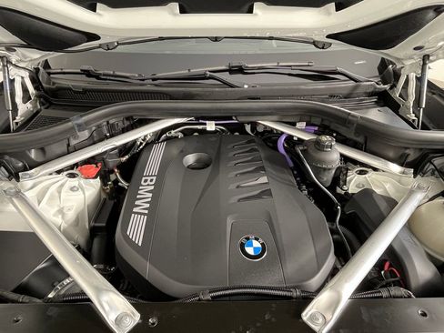 Used 2025 BMW X5 xDrive40i w/ M Sport Package AWD/4WD image 17