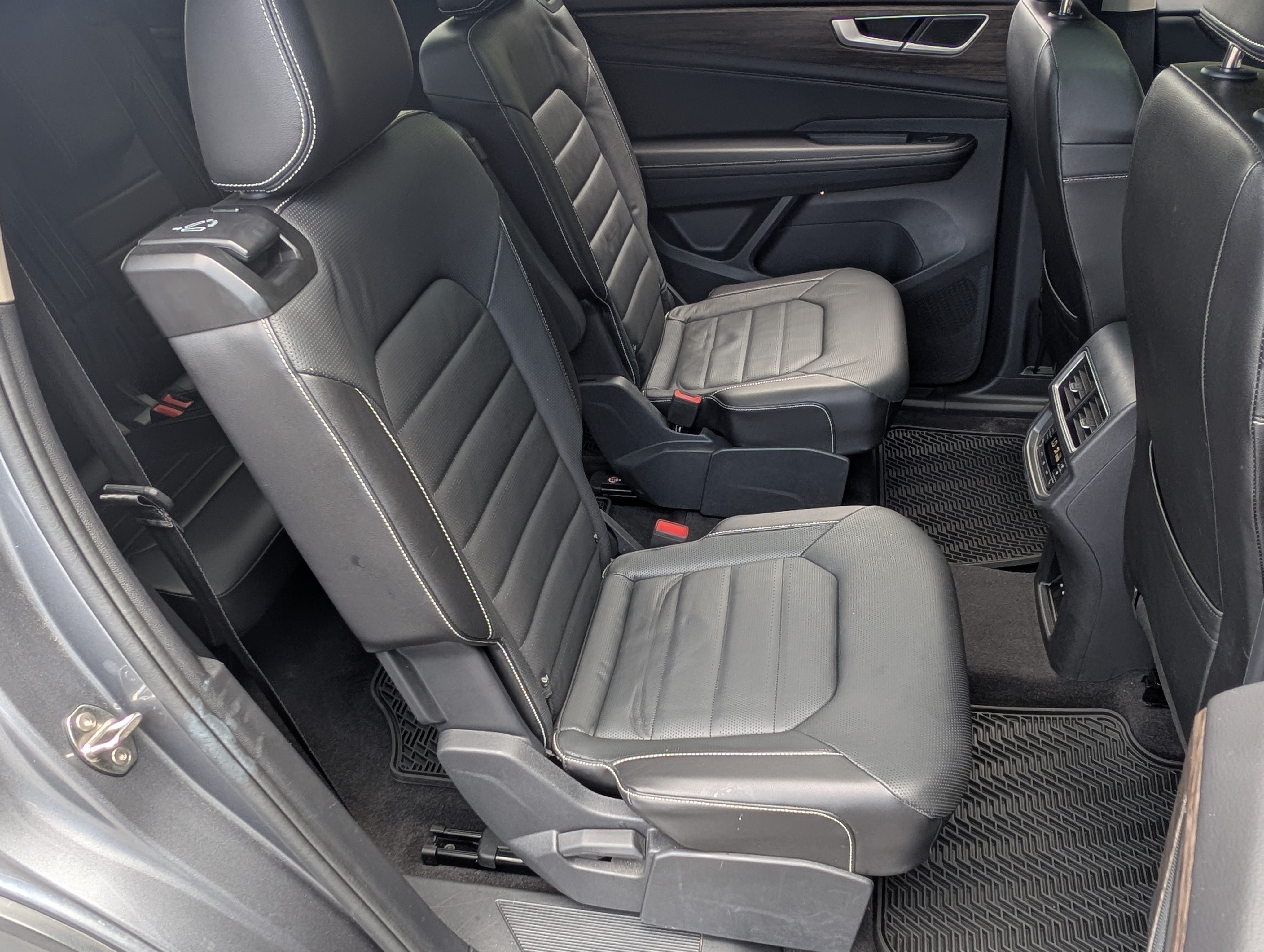 Used 2024 Volkswagen Atlas SEL AWD/4WD image 21