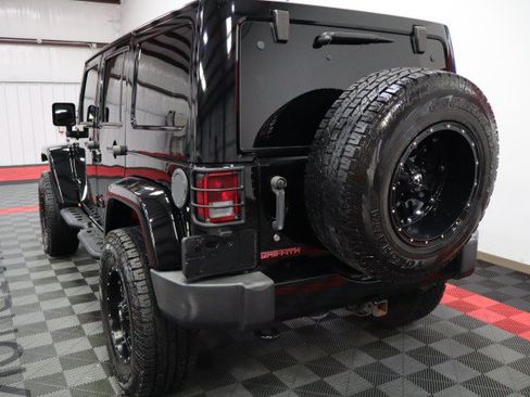 Used 2017 Jeep Wrangler Unlimited Sahara w/ Connectivity Group AWD/4WD image 11