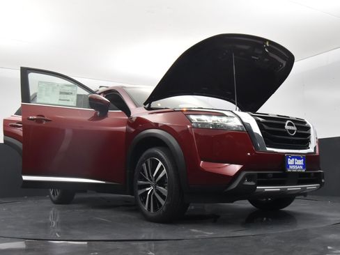 Used 2024 Nissan Pathfinder Platinum image 37