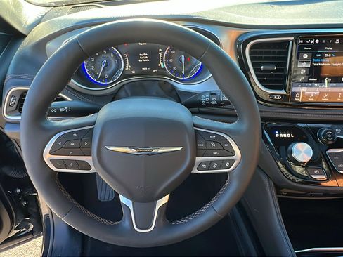 Certified 2024 Chrysler Pacifica Pinnacle image 28